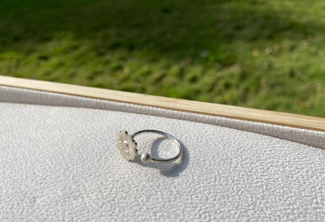 Anillo de plata ajustable flor